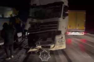 Ақтөбе облысында жолаушылар автобусы жүк көлігімен соқтығысты