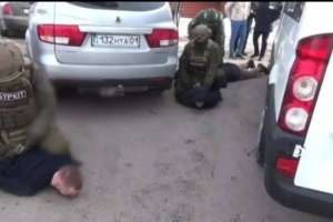 Астаналық полицейлер алаяқтыққа қатысы бар екі ресейлік күдіктіні ұстады (ВИДЕО)