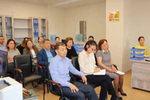 Белсенді ұзақ өмір сүру орталығының қызметкерлері заңгерлермен кездесті