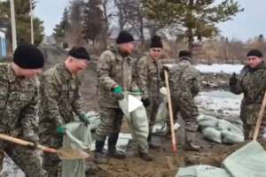 Ұландықтар су тасқынына қарсы іс-шараларға белсенді қатысып жатыр