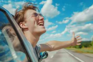 Енді көліктің терезесінен басын шығарғаны үшін айыппұл салынады