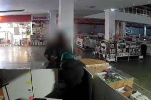 Елордада жас жігіттер сауда орталығынан 20 телефон ұрлап кеткен