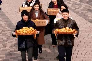 Астанада Наурыз мейрамына орай 1000 дана бауырсақ таратылды