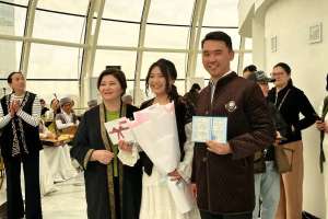 Астанада жас жұптар «Бәйтеректе» некелерін қиды