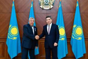 Олжас Бектенов құрылыс саласының қызметкерлерін марапаттады