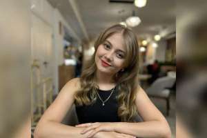 «Қазақ тілі ана тілім сияқты»: орыс қызы Юлия қазақ тілін басқаларға үйретіп жүр