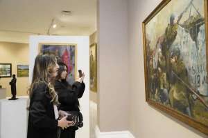 Жеңістің 80 жылдығы: Астанада халықаралық сурет көрмесі ашылды