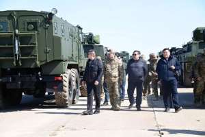 Депутаттар әскери парадқа дайындық барысымен танысты