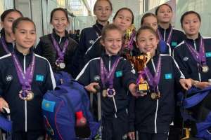 Астаналықтар Азия чемпионаты мен әлем кубогінің жүлдегерлерін әуежайдан күтіп алды