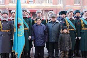 Әскери қызметшілер 101 жастағы соғыс ардагеріне құрмет көрсетті