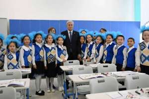 Президент Хромтаудағы мектепке автобус сыйлады