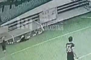 Астанада жас жігіттің үстіне футбол қақпасы құлап, қаза тапты