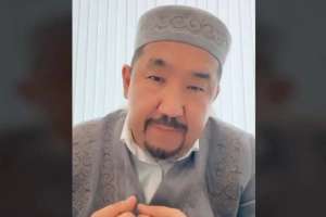 «Меккеге ұшақ бос бармайды, бірақ көршіге кірмейміз»: Нұрлан имам ұлтқа қызмет етуді бірінші орынға қоюға шақырды