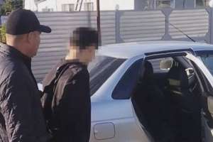 Полицейлер 16 жастағы есірткі жасырушыны ұстады