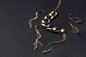 Қайтарылған активтер: 63 зергерлік бұйым аукционға шығарылды