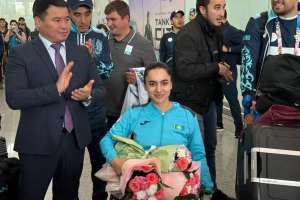 Париж Паралимпиадасы: Көк туымызды ұстаған Севда Алиева елге оралды