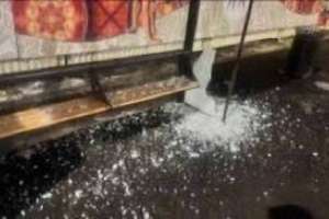 Аялдаманың есік-терезесін теуіп, сындырып кеткендер ұсталды