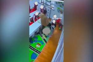 Атырауда бүлдіршінге қатыгездік көрсеткен тәрбиешіге қатысты үкім шықты