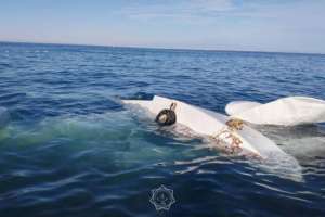 Алакөлде адамдар мінген дельтплан суға құлады