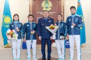 Ішкі істер министрі Олимпиада жүлдегерлерімен кездесті