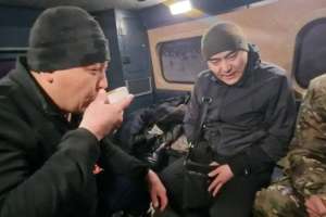 Абай облысында қар құрсауында қалған екі көлік құтқарылды