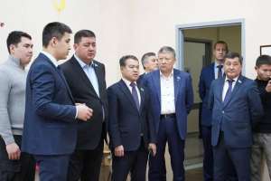 Мәслихат депутаттары астаналық балаларды Жаңа жыл мерекесімен құттықтады