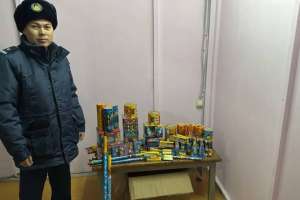 Астанада полицейлер лицензиясыз пиротехникалық заттарды тәркіледі