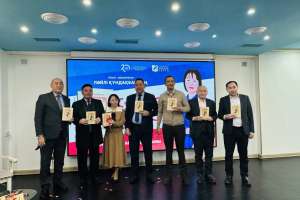 Елордада ақын Ләйлі Құндақбайдың «Сәруар сарын» атты жыр жинағы таныстырылды