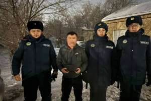 Астанада Ұлттық ұлан сарбаздары жоғалған әмиянды иесіне қайтарып берді