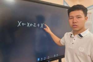 Елордалық вундеркинд оқушыға Асқар Жұмаділдаев 100$ сыйға тартты