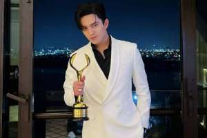 Димаш қазақтың бұлбұл әншісі Бибігүл Төлегеноваға тосынсый жасады