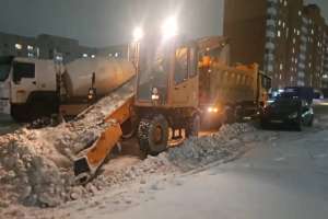 Астанада қар тазалауға 300-ден астам жұмысшы шықты