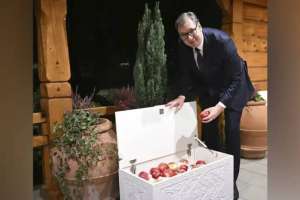 Сербия Президенті Алматының әйгілі апортын сыйға алды