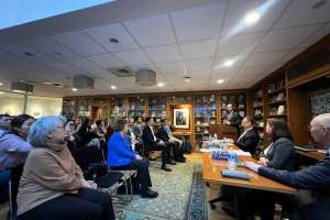 Халықаралық «Қазақ тілі» қоғамы Конгресс кітапханасына кітаптар тапсырды