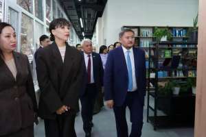 Саясат Нұрбек «Тіл-Қазына» орталығының жаңартылған ғимаратымен танысты