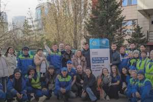 Меценаттар коммуналдық қызметкерлерге түскі ас, тәттілер мен ыстық шай таратты