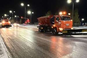 Елорданың коммуналдық қызметтері қаланы мұздан тазартып жатыр