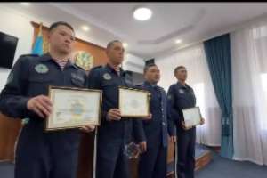 Елордада жас қызды құтқарған Ұлттық ұлан сарбаздары марапатталды