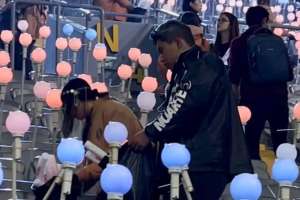 Димаштың елордалық жанкүйерлері концерттен кейін стадионды қоқыстан тазартты