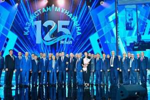 Олжас Бектенов мұнай-газ саласының қызметкерлерін марапаттады