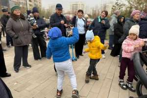 Елордадағы «Жағалау» скверінде Республика күніне арналған мерекелік концерт өтті