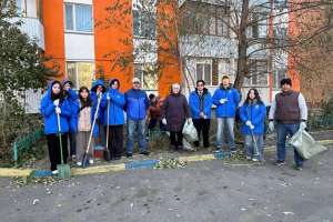 Елорданың «Алматы» ауданының белсенді тұрғындары аумаққа тазалық жүргізді