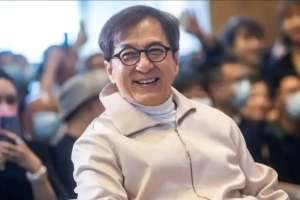 «Құдіретті сауыт»: Джеки Чан Қазақстанда түсірілетін фильмнің режиссерін бекітті