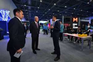 Мемлекет басшысы цифрлық шешімдер көрмесіне барды