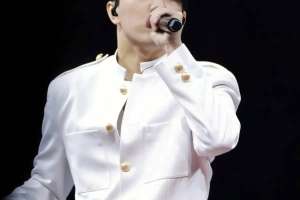 «Сен кішкентай баланың тірлігін жасадың»: Димаш желіде қазақ тіліне қатысты жазба жариялады