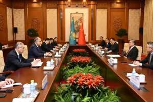 Қазақстан мен Қытай сыртқы істер министрлері Бейжіңде келіссөздер жүргізді