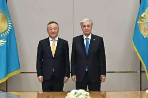 Мемлекет басшысы Бейжің Тіл және мәдениет университетінің президенті Дуань Пэнді қабылдады