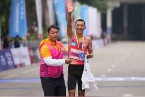 Шыңжаңдық этникалық қазақ жартылай марафонда рекорд жаңартты