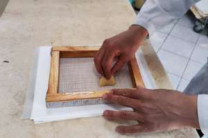 Қолжазбалар және сирек кітаптар ұлттық орталығында қағаз құю әдісі енгізілді