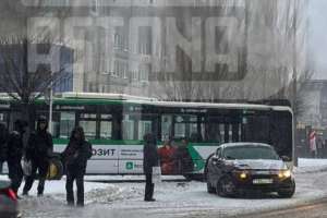 Астанада автобус пен жеңіл автокөлік соқтығысты